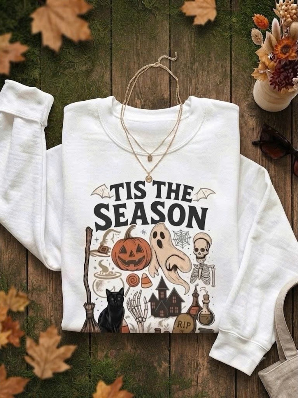 Vintage White 'Tis The Season’ Halloween Graphic Crewneck Sweatshirt